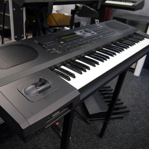 Прокат клавиш Korg i4s, клавишный инструмент-самоиграйка напрокат в Москве