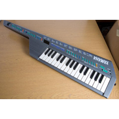Кейтар Yamaha SHS-10, миди-клавиатура на ремне
