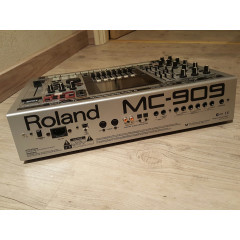 Groovebox Роланд МЦ-909 напрокат в Москве