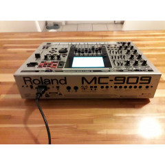 Groovebox Роланд МЦ-909 напрокат в Москве