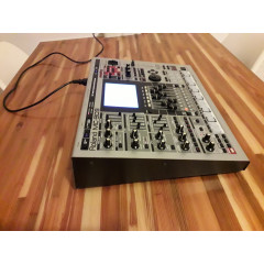 Groovebox Роланд МЦ-909 напрокат в Москве